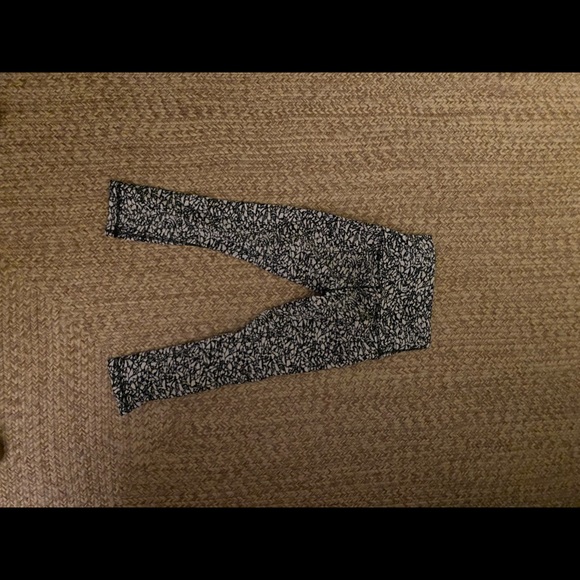 Lululemon leggings high rise 23” - Picture 2 of 3